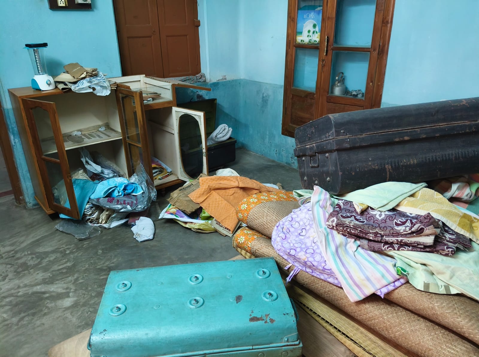 ফাঁকা বাড়িতে চোরের তাণ্ডব , সর্বশান্ত গৃহস্থ