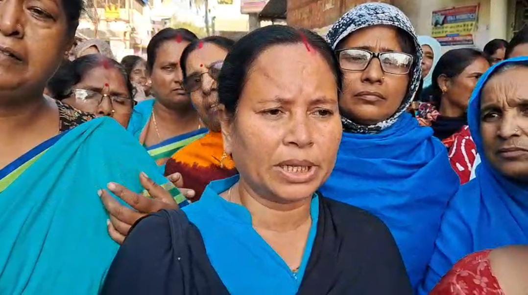 'শিশুদের মিড ডে মিলে ডিম দেওয়া বন্ধ করে দেব', দাবি তুলে বিক্ষোভে অঙ্গনওয়াড়ি কর্মীদের