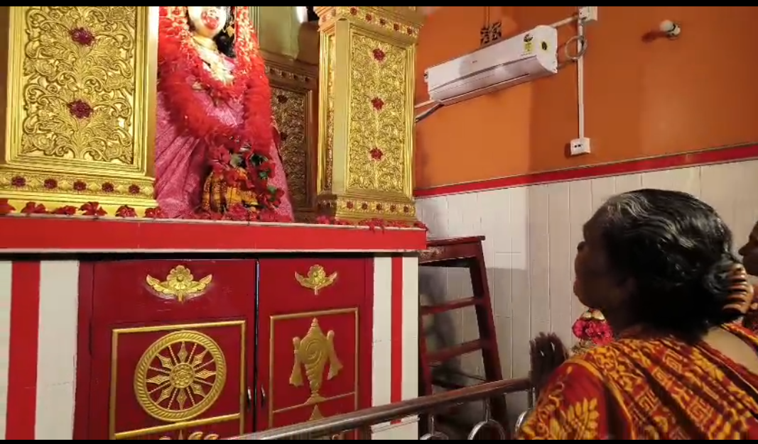 অবিশ্বাস্য পুনর্মিলন , SIR এর জন্য ২০ বছর পর নিখোঁজ মেয়েকে খুঁজে পেলেন মা