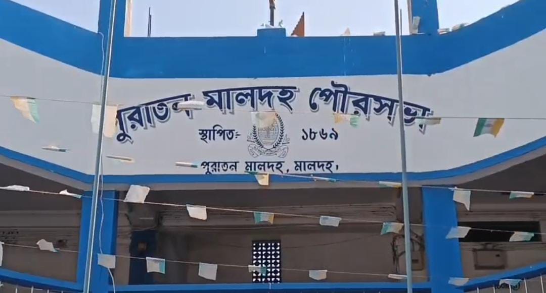 চেয়ারম্যানের পদত্যাগ , রেজোলিউশন খাতা ছিনতাইয়ে অভিযুক্ত কাউন্সিলর , গোষ্ঠীদ্বন্দ্ব তৃণমূলে