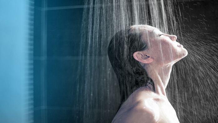 চুলের শত্রু হার্ড ওয়াটার , জল না বদলালেও ক্ষতি ঠেকানোর সহজ উপায়