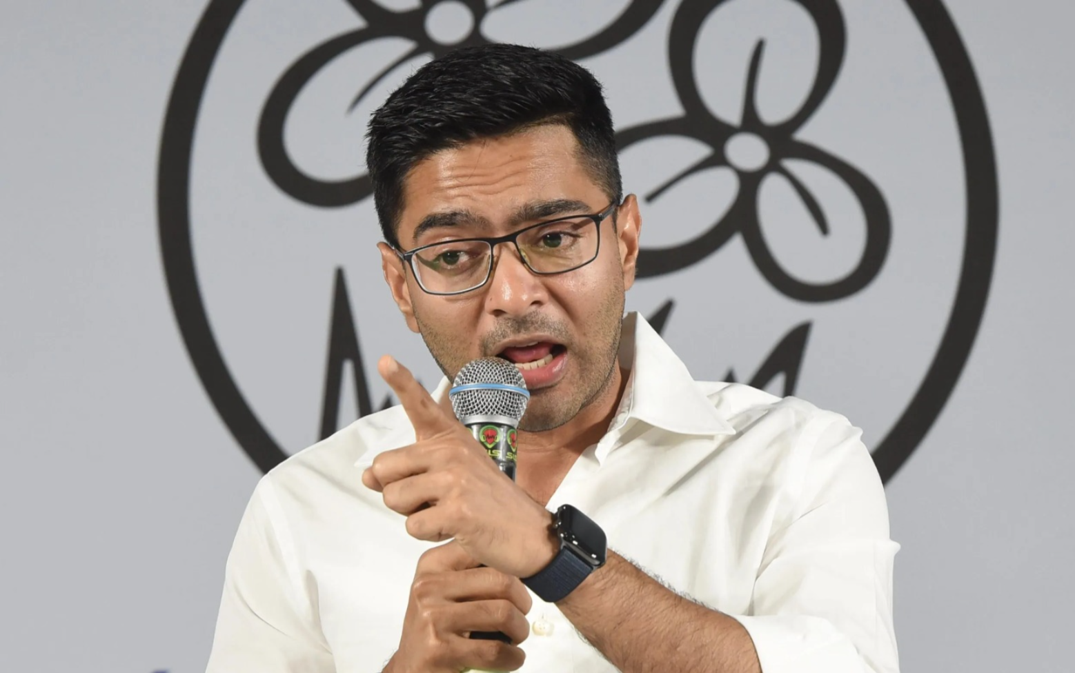 ২০২১ এর থেকেও বেশি ব্যবধানে পরাজয় হবে , BLO ভাতা ইস্যুতে বিজেপি - কমিশনকে চাঁচাছোলা ভাষায় আক্রমণ অভিষেকের