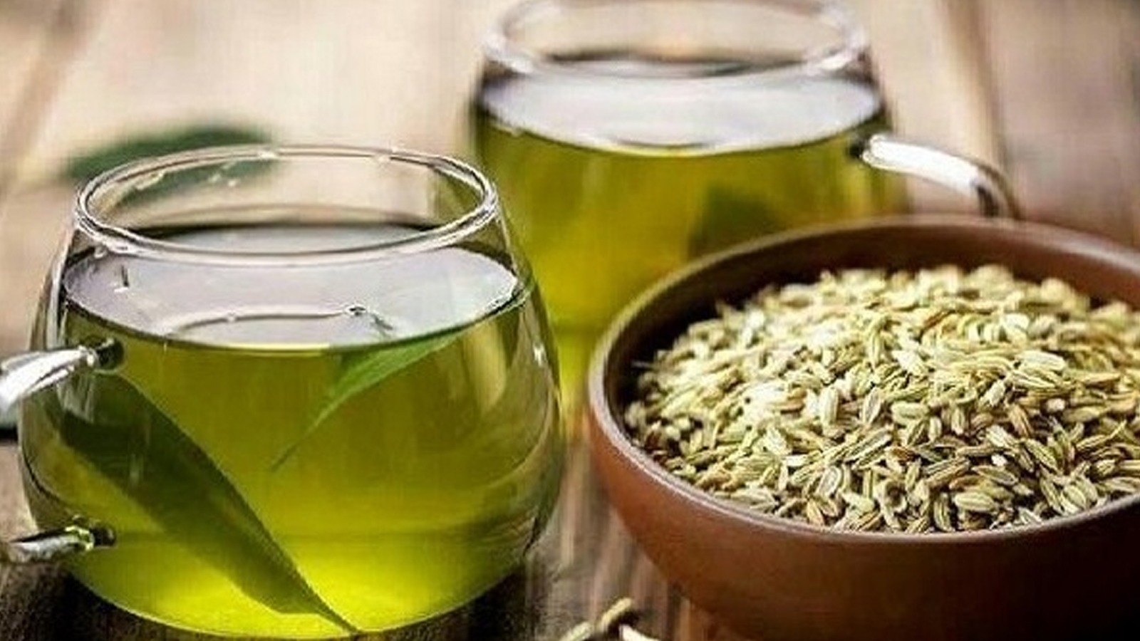 সকালে খালি পেটে পান করুন মৌরি ভেজানো জল , কমবে পেটের মেদ, শরীর থাকবে ঝরঝরে