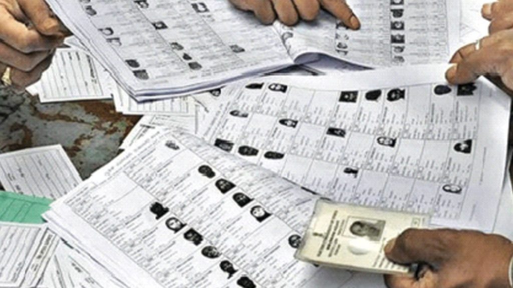 ২,২০৮ বুথে মৃত ভোটার শূন্য , জেলা শাসকদের কাছে রিপোর্ট তলব কমিশনের