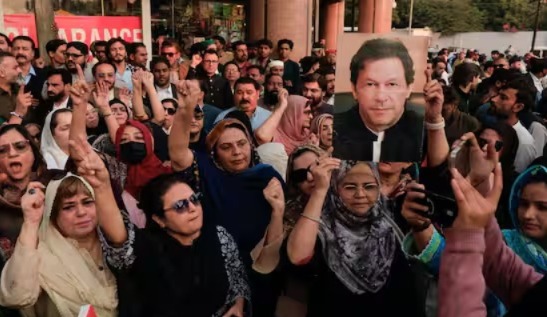 ইমরানের দেখা পাওয়ার দাবি, বিক্ষোভের ডাক পিটিআইয়ের, রাওয়ালপিণ্ডিতে জারি ১৪৪ ধারা