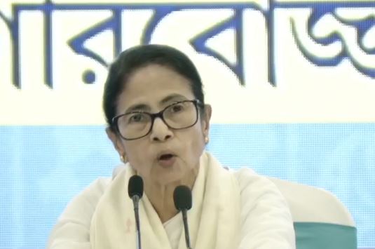 মেয়েরা সংসার সামলায় আর সরকারও , SIR আতঙ্কে মৃতদের আর্থিক সাহায্য ঘোষণা মুখ্যমন্ত্রীর