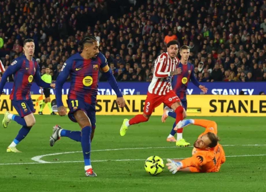 লা লিগা , অ্যাটলেটিকোর বিরুদ্ধে জয় , শীর্ষে বহাল বার্সেলোনা