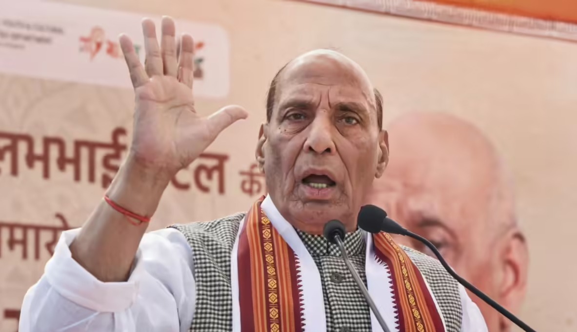 “জনগণের টাকায় বাবরি মসজিদ বানাতে চেয়েছিলেন নেহেরু”, দাবি কেন্দ্রীয় প্রতিরক্ষামন্ত্রীর