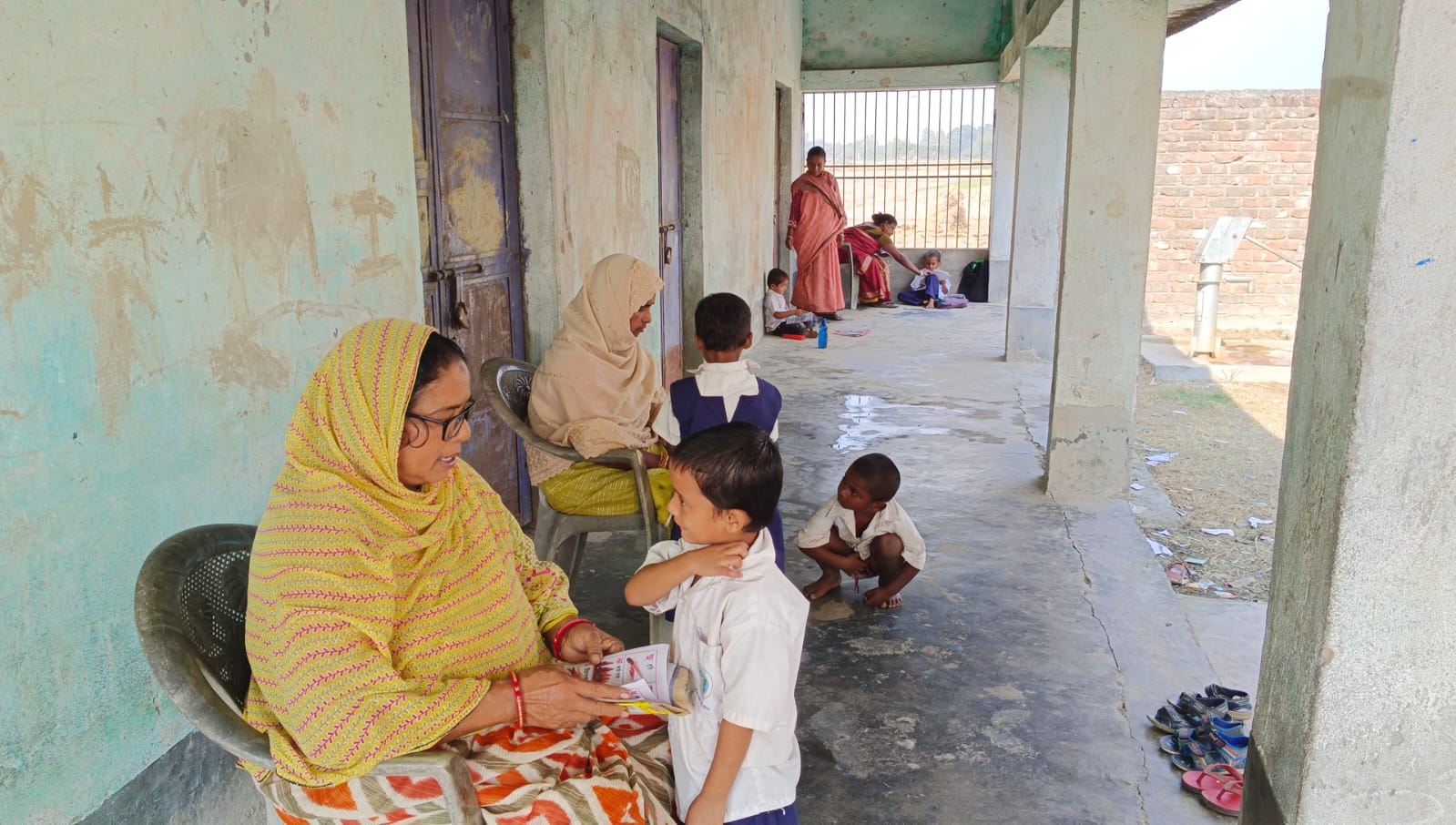 স্কুলে যাওয়ার নেই কোনো রাস্তা , বেহাল অবস্থা শিক্ষার্থীদের