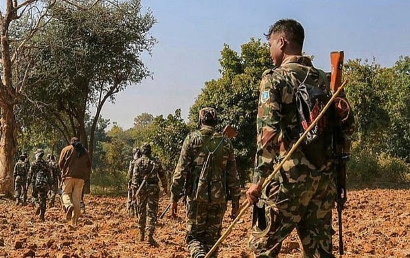 ছত্তিশগড়ে গুলির লড়াই, খতম ১২ মাওবাদী, শহীদ ৩ নিরাপত্তারক্ষীর