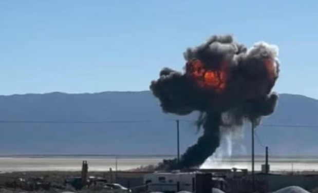 ভয়াবহ দুর্ঘটনা ক্যালিফোর্নিয়ায়, মাটিতে আছড়ে পড়ল এফ-১৬ যুদ্ধবিমান