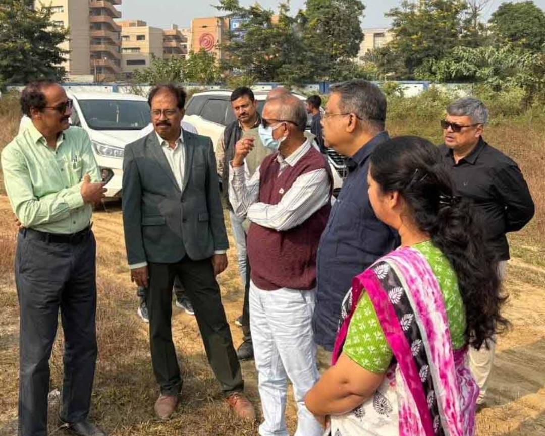 মহাকাল মন্দির নির্মাণের জায়গা পরিদর্শনে মেয়র গৌতম দেব
