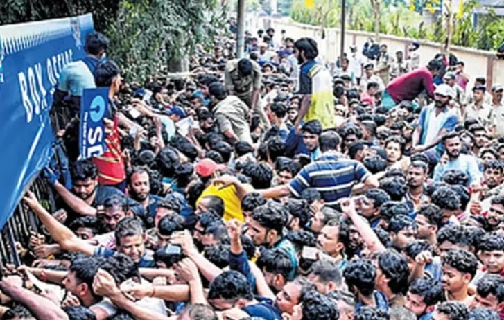 কটকে পদপিষ্টের পরিস্থিতি, ভারত-দক্ষিণ আফ্রিকা ম্যাচের টিকিট কাটতে গিয়ে হুলুস্থুল কাণ্ড