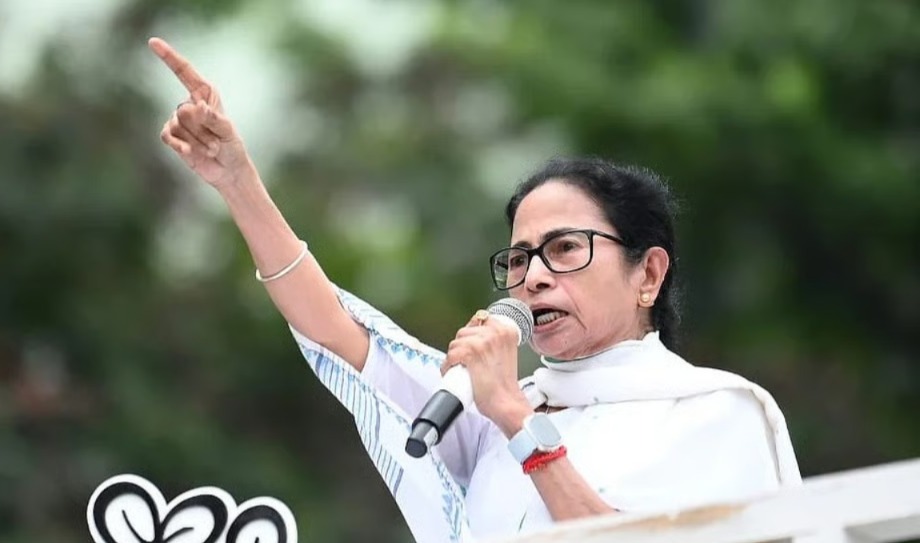 “বাংলায় সকলে কাঁধে কাঁধ মিলিয়ে চলতে জানে”, তৃণমূলের সংহতি দিবসে একতার বার্তা মুখ্যমন্ত্রীর