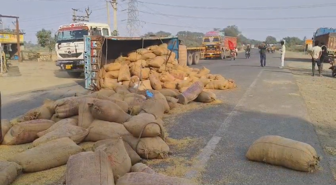 ম্যাটাডোর-ট্রাকের মুখোমুখি সংঘর্ষ , মৃত ১ আহত ৫
