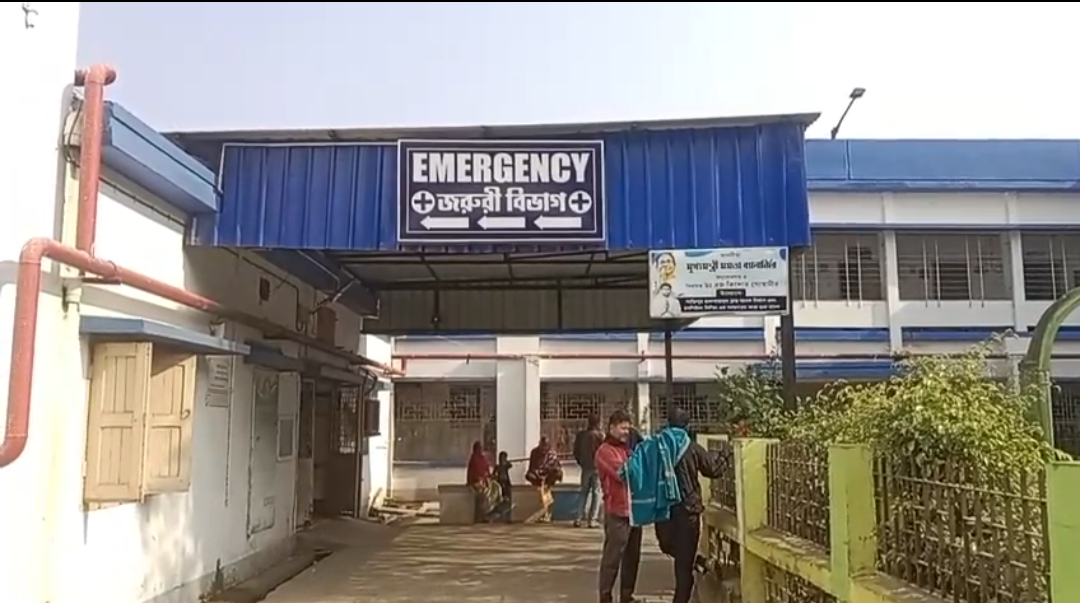 বউয়ের ওপর রাগ করে বিষ পান , মৃত্যুর সঙ্গে পাঞ্জা লড়ছেন বৃদ্ধ