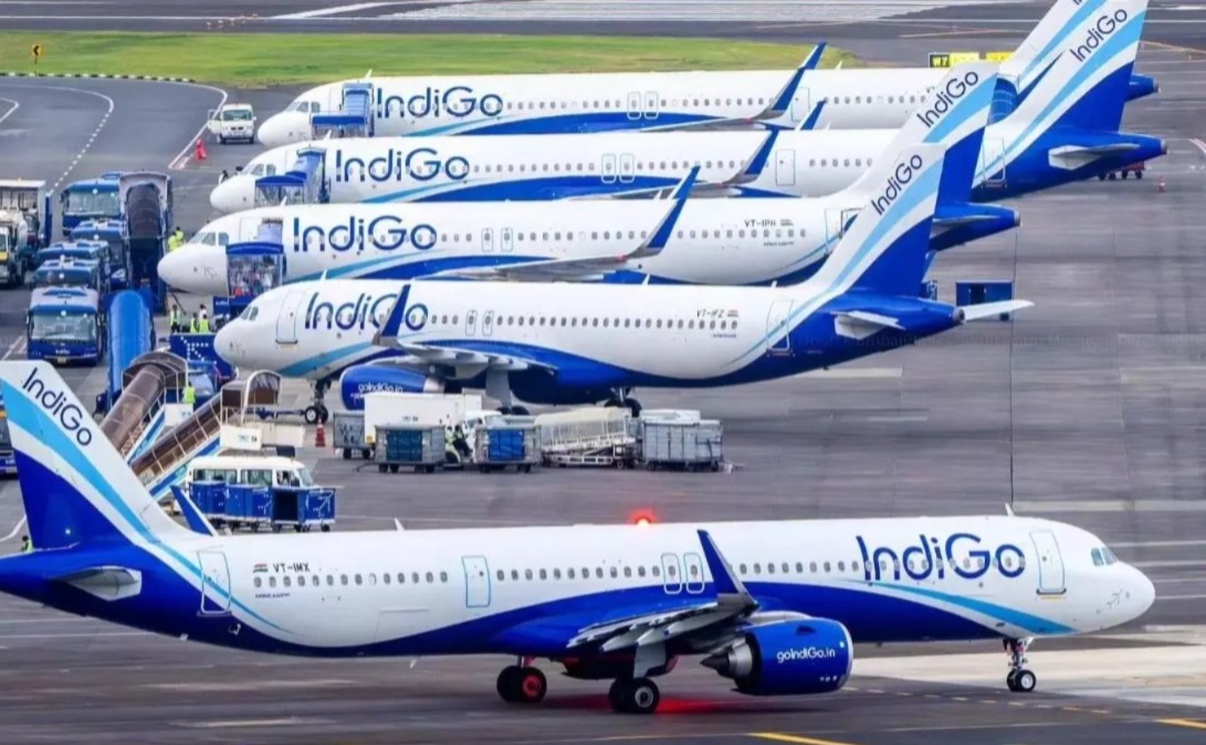 টানা ৭ দিন অচলাবস্থা ইন্ডিগোর, ৯৫ শতাংশ স্বাভাবিকের আশ্বাসের পরও সোমে বাতিল ৩৬০ বিমান