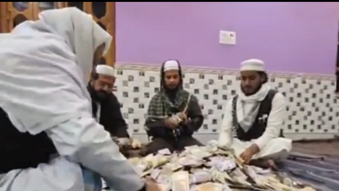 হুমায়ুনের ঘরে ট্রাঙ্ক ভর্তি টাকা ,  বাবরি মসজিদ নির্মাণে অনুদান গণনায় চাঞ্চল্য