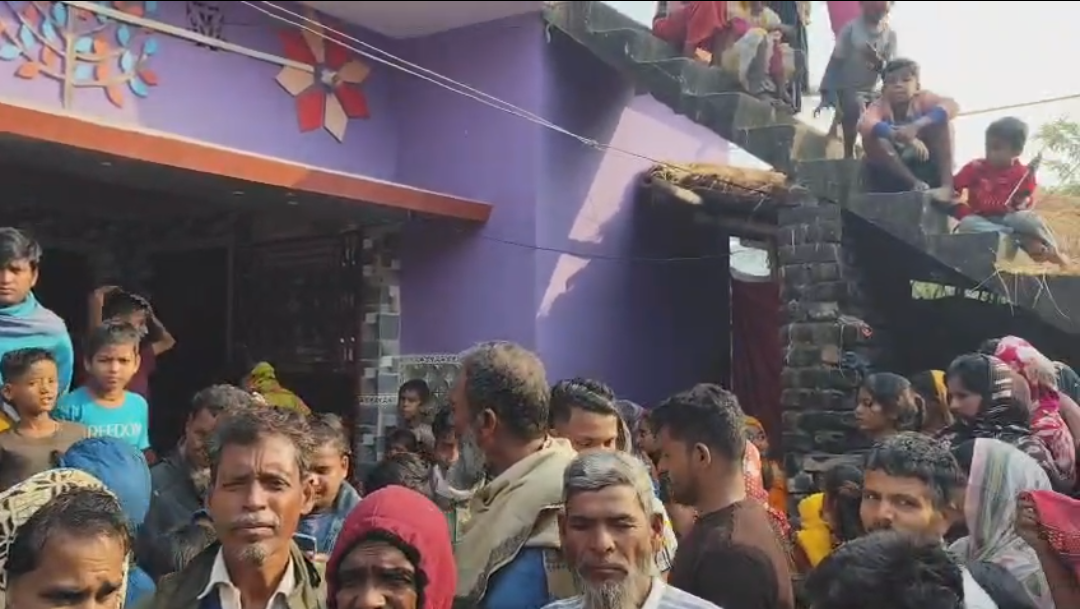 গৃহবধূকে খুন করে ফ্যানের সঙ্গে ঝুলিয়ে দেওয়ার অভিযোগ , পলাতক স্বামী সহ গোটা শশুরবাড়ির পরিবার