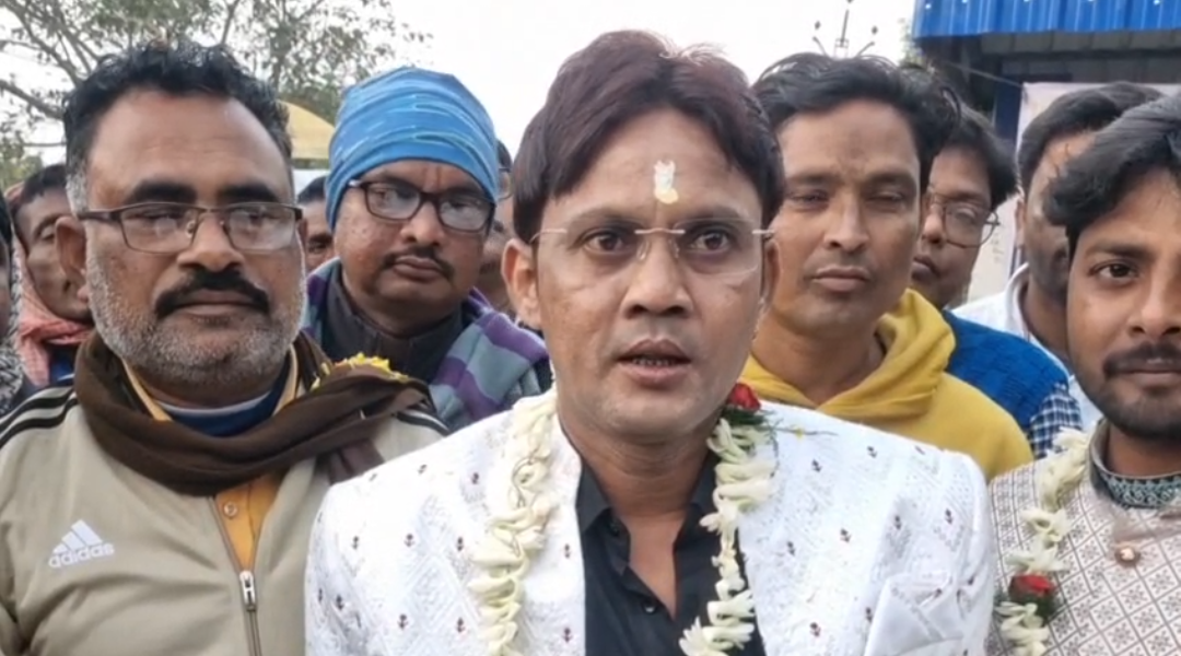 বাংলাদেশ থেকে জঙ্গলমহল , গানের সুরে সম্মান নিয়ে ফিরলেন বিদ্যুৎ দাস