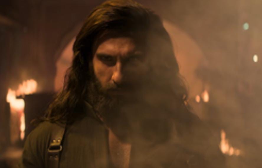 ব্লকবাস্টার শুধুই সময়ের অপেক্ষা , ৩ দিনে ১০০ কোটি , ধুরন্ধর ধামাকায় কাঁপছে বলিউড