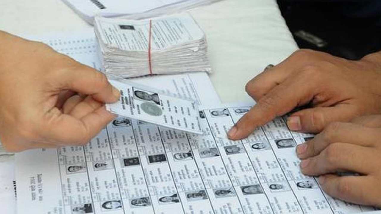 বাংলায় নজরদারি আরও কড়া করল কমিশন , ভুতুড়ে ভোটারের খোঁজে ৫ বিশেষ পর্যবেক্ষক দল