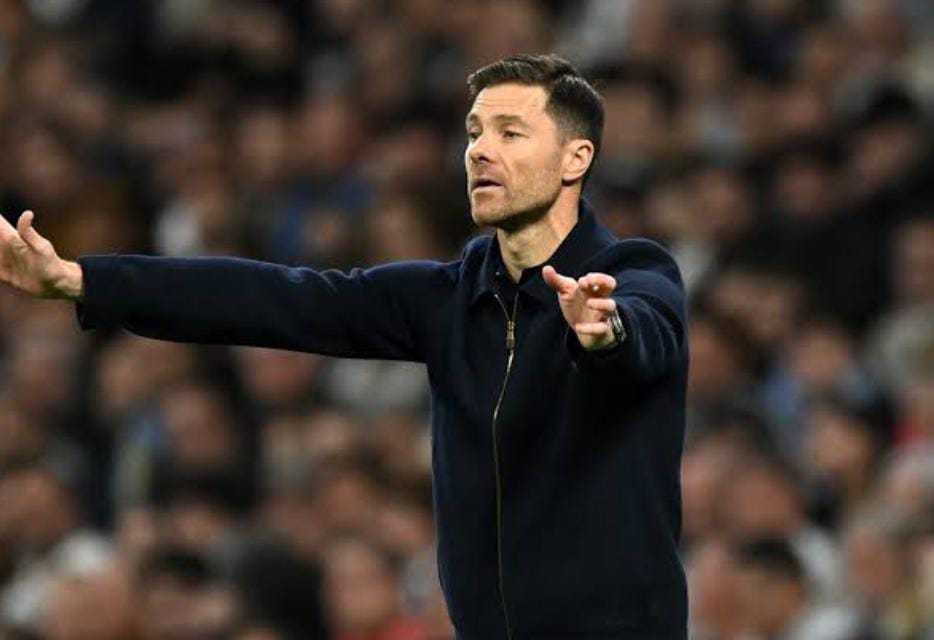 দুই খেলোয়াড়কে লাল কার্ড , সেল্টা ভিগোর কাছে হারের পর রেফারিকে নিশানা আলোনসোর