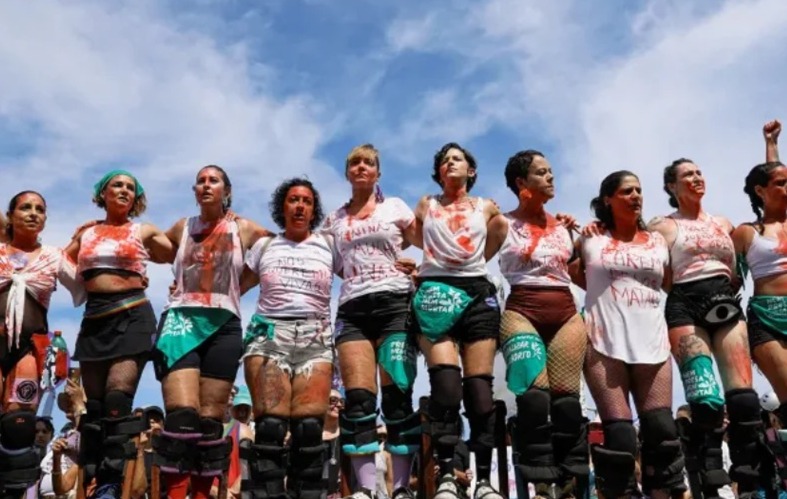 নারী-বিদ্বেষ ব্রাজিলে, রাজপথে হাজার হাজার মহিলা