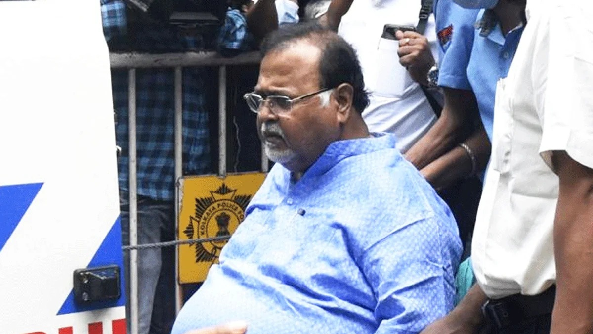 জেলমুক্তির পরেও স্বস্তি নেই পার্থের , স্নানঘরে পড়ে হাসপাতালে চিকিৎসাধীন প্রাক্তন শিক্ষামন্ত্রী