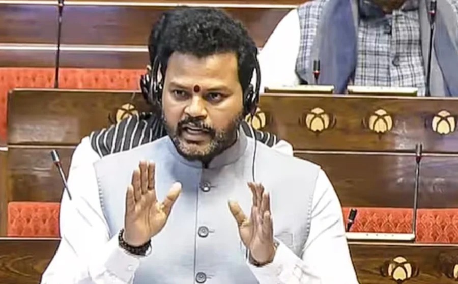 কেন্দ্রের গাফিলতিতে ইন্ডিগোর বিভ্রাটের আলোচনা খারিজ, ওয়াকআউট বিরোধীদের