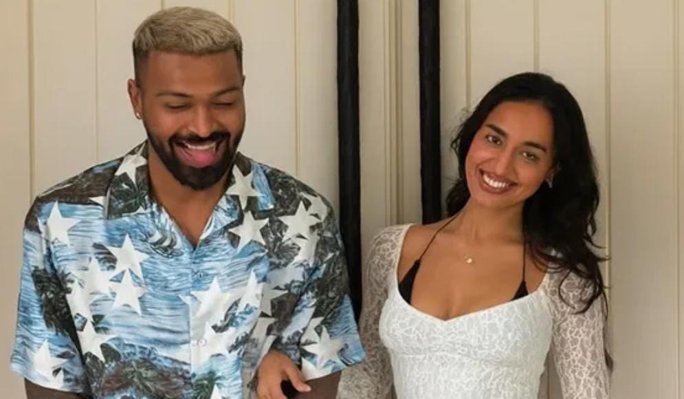 ফ্রেমবন্দি প্রেমিকার অন্তর্বাস , পাপারাজ্জিদের বিরুদ্ধে ভয়ানক সুর হার্দিকের