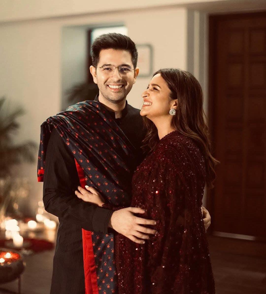 জল্পনার অবসান , বাড়ছে পরিবার, খুদে সদস্যের আগমন নিশ্চিত করলেন পরিণীতি
