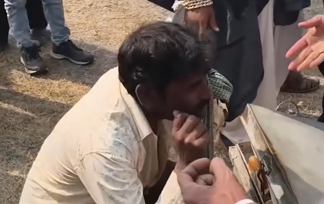 ব্রিগেডে গীতাপাঠের আসরে চিকেন প্যাটিস বিক্রেতাকে বেধড়ক মারধর , থানায় FIR দায়ের আইনজীবীর