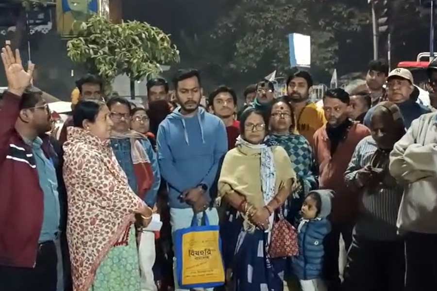 SIR আবহে দুষ্কৃতীর তাণ্ডব , খড়দহে BLO-র বাড়িতে মধ্যরাতে হামলা