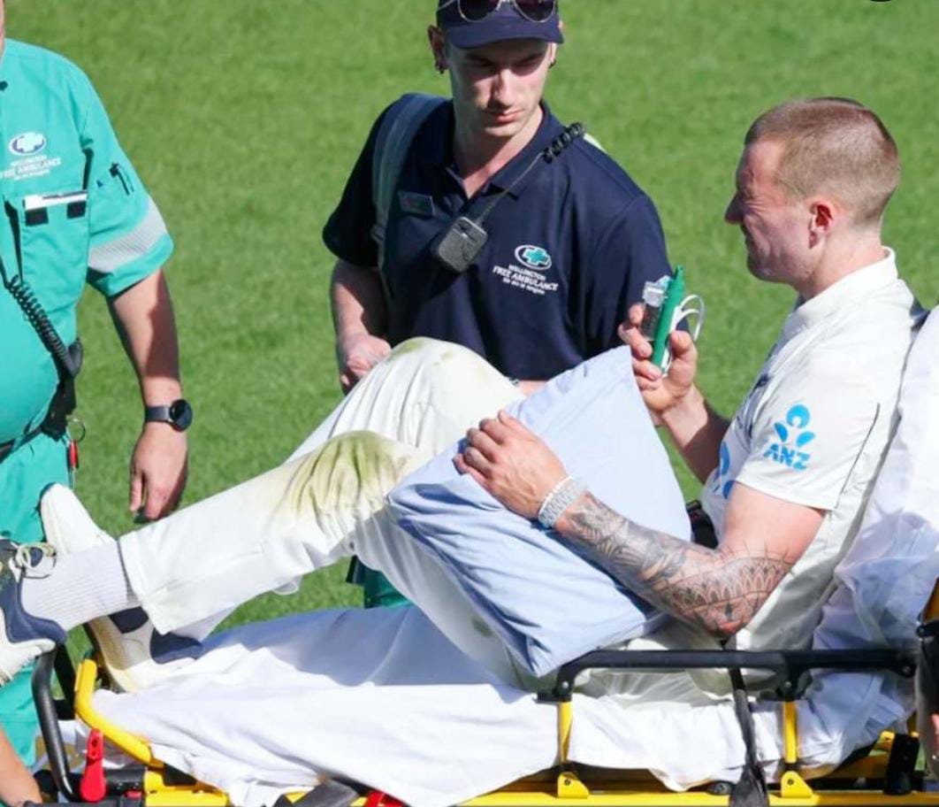 দুই বছর পর নেমেও ঠিকানা হাসপাতাল , স্ট্রেচারে করে মাঠ ছাড়লেন পেসার