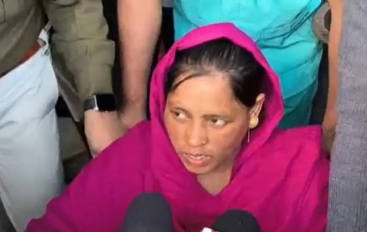 হাসপাতাল থেকে ছুটি, বুধে বাড়ি ফিরলেন সোনালী বিবি, বাংলাদেশে আটকে স্বামী