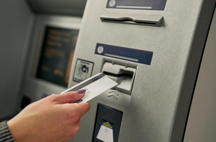 ১০০০০ এর জায়গায় ৯৬০০ , ATM থেকে কম টাকা বেরোনোয় উত্তাল বামনঘাট