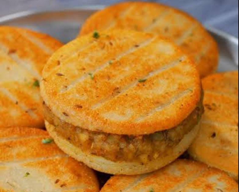 বাচ্চাদের বায়না মেটাতে চটজলদি বানিয়ে ফেলুন সুজির বার্গার