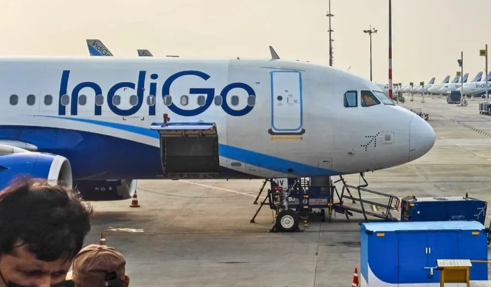 ক্ষতে প্রলেপ, যাত্রীদের জন্য ১০ হাজার টাকার ভাউচার ঘোষণা ইন্ডিগোর