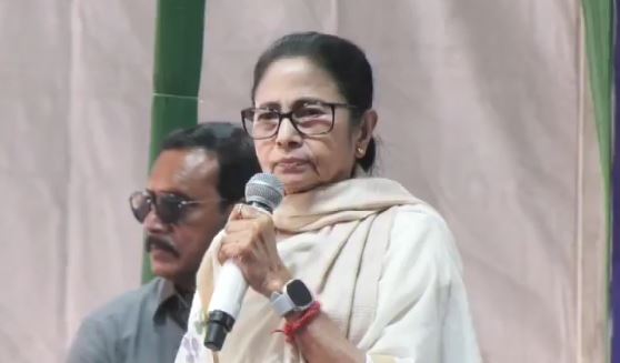 সবাইকে গ্রেফতার করেছি এটা বাংলা , উত্তরপ্রদেশ নয় , ব্রিগেডে প্যাটিস বিক্রেতাকে মারধরের ঘটনায় ফুঁসে উঠলেন মমতা