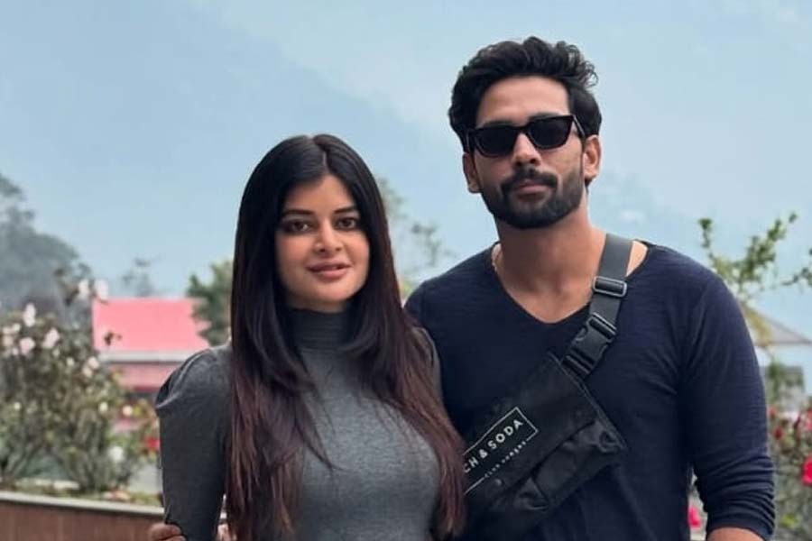 নতুন বছরেই বিয়ের পিঁড়িতে মধুমিতা - দেবমাল্য