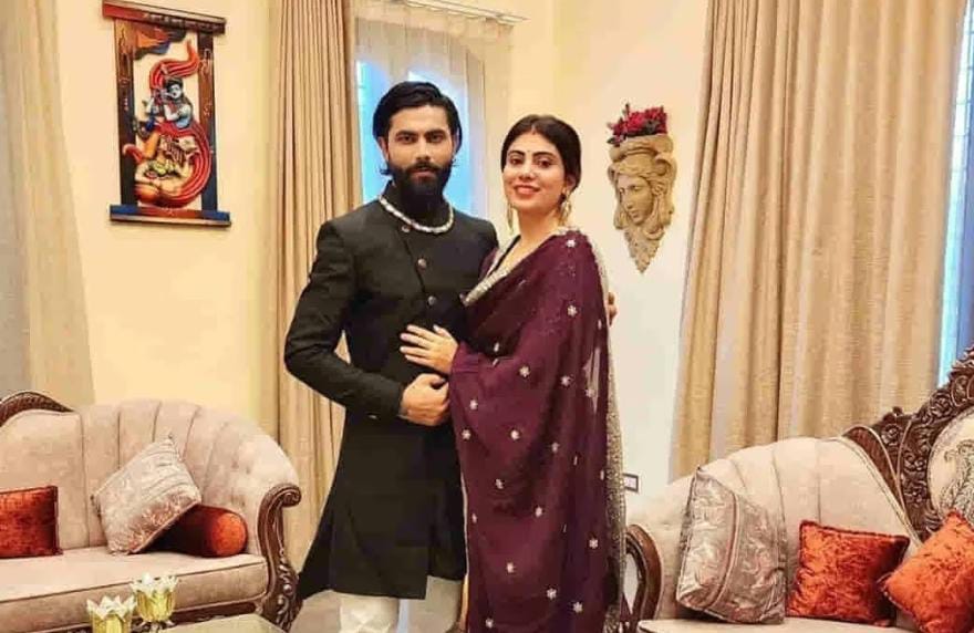 আজ অবধি নেশা করেনি স্বামী ,  জাদেজার বিড়ি খাওয়ার ছবি প্রকাশ্যে আসতেই রিভাভার মন্তব্য ঘিরে চর্চা