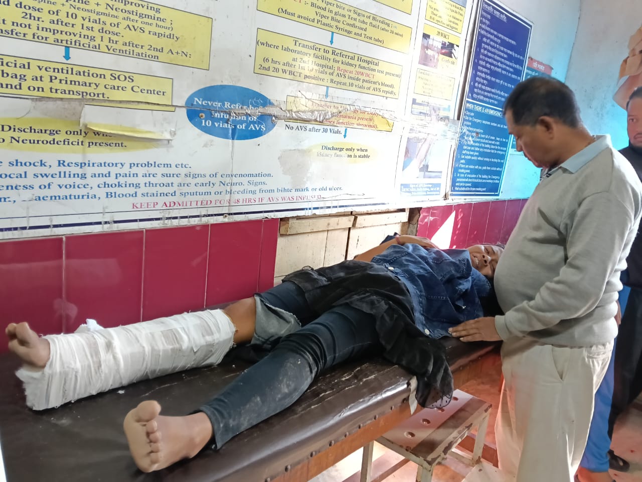 যুবতীকে সজোরে ধাক্কা দুরন্ত গতির বাইকের , আশঙ্কাজনক অবস্থায় হাসপাতালে ২