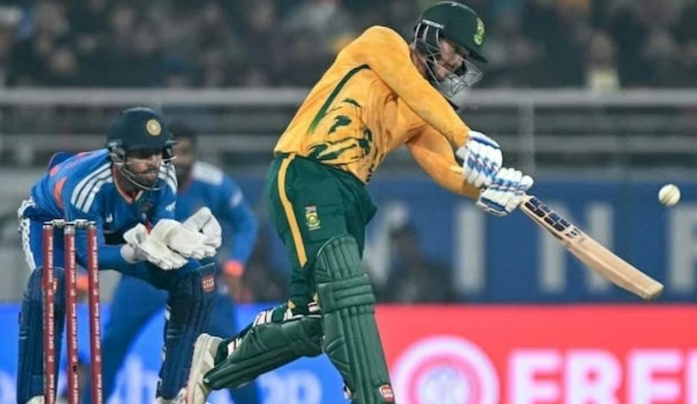 টি টোয়েন্টি সিরিজ , ডি ককের মারকুটে ব্যাটিং , ভারতকে ২১৫ রানের লক্ষ্যমাত্রা প্রোটিয়াদের