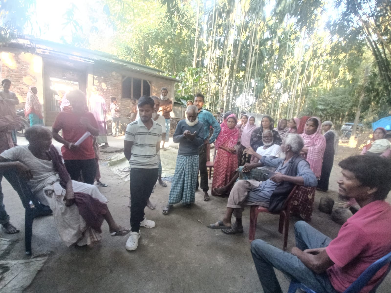 টাকা দিলেই সাহায্য পাচ্ছে , পঞ্চায়েত সদস্যের ওপর বিস্ফোরক অভিযোগ বন্যা দূর্গতদের