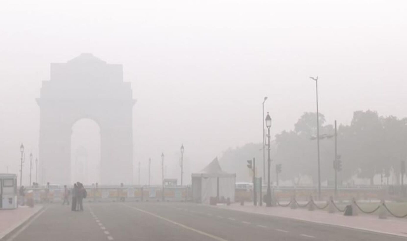 কুয়াশার চাদরে মোড়া দিল্লি, ‘অতি খারাপ’ রাজধানীর বাতাস