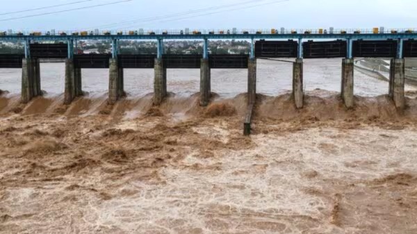 পহেলগাঁও কাণ্ডের পরও পাকিস্তানের পাশে ভারত!