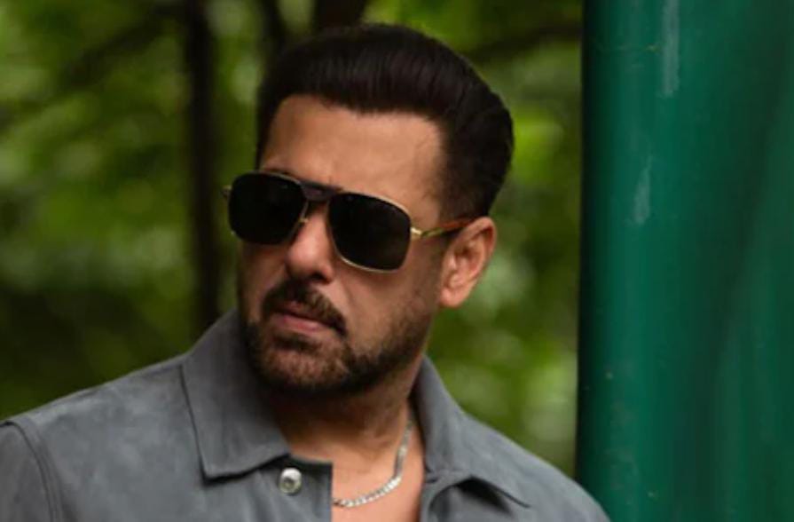 দক্ষিণে ১০ হাজার কোটির ফিল্মসিটি , ঘর ভুলে পর সাজাচ্ছেন সালমান