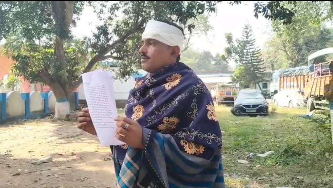 টোটোর আঘাতে মৃত্যু সারমেয়র , প্রতিবাদ করায় যুবককে রড দিয়ে মারধর টোটো চালকের