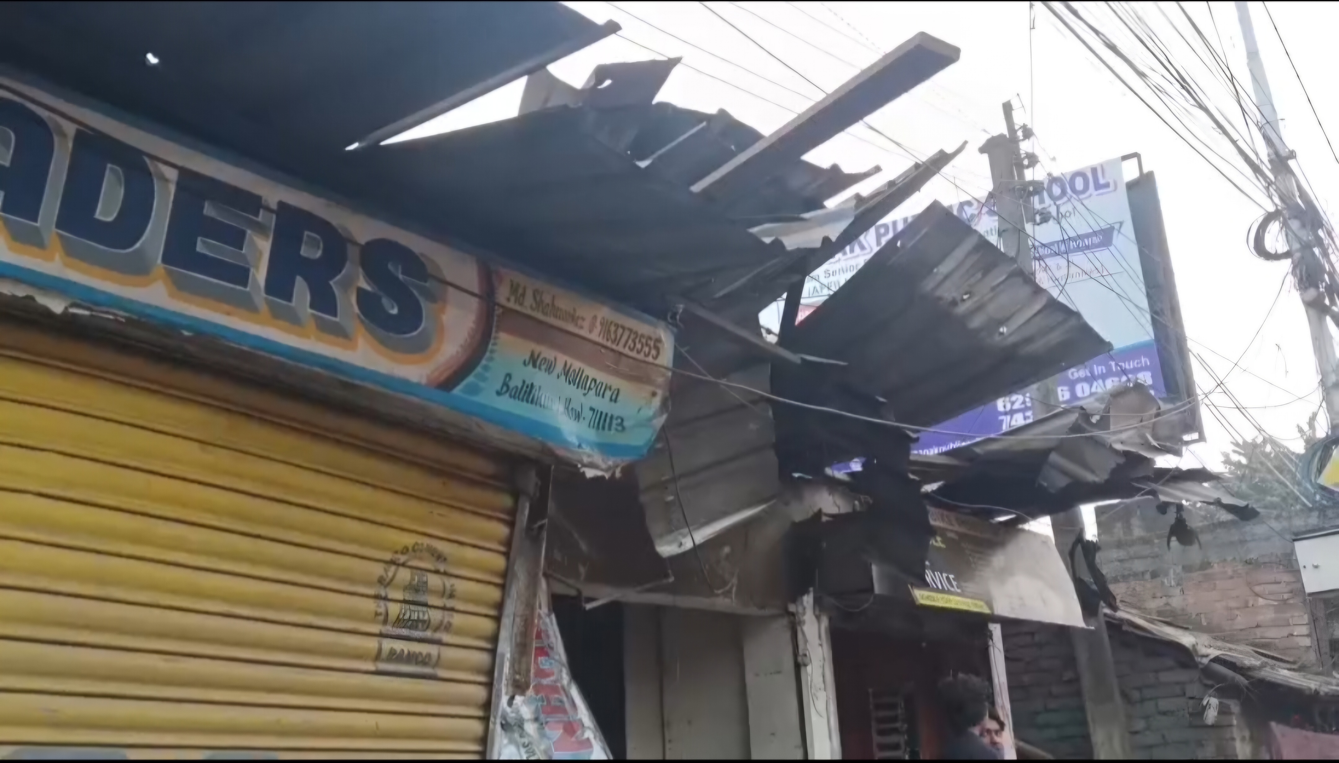 মদ্যপ অবস্থায় শক্তিমানের তাণ্ডব , পরপর দোকান গুঁড়িয়ে দিলো চালক